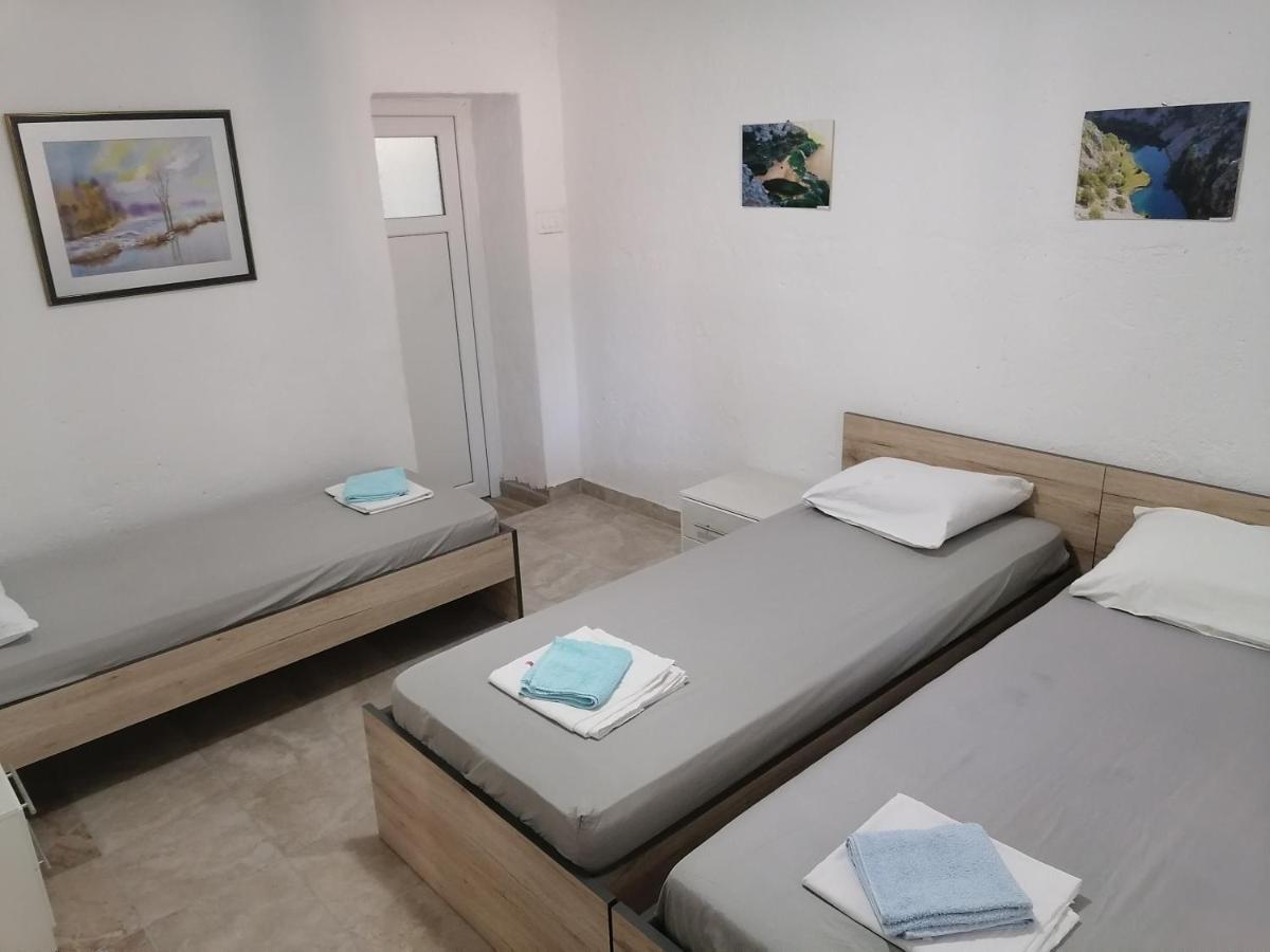 Apartman Milan Obrovac Buitenkant foto