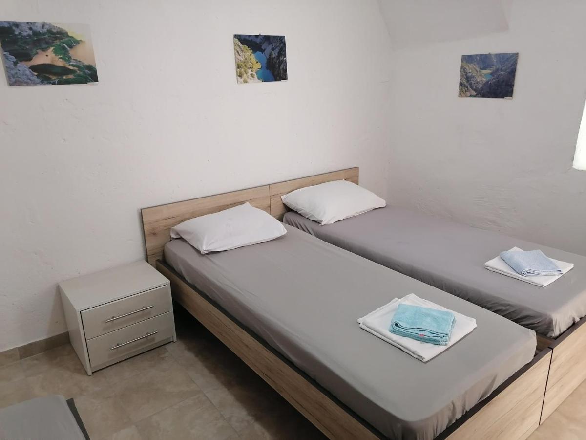 Apartman Milan Obrovac Buitenkant foto
